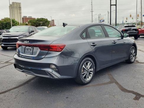 Used 2023 Kia Forte LXS image 2