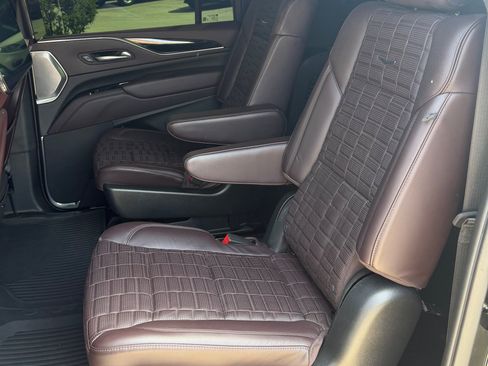 Used 2023 Cadillac Escalade ESV Sport Platinum AWD/4WD image 9