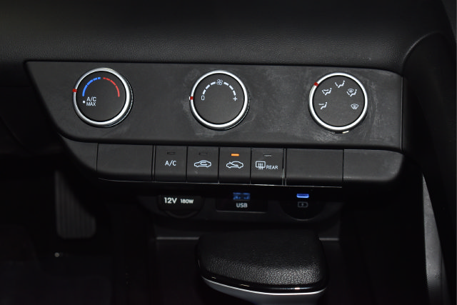 Used 2026 Hyundai Elantra SE FWD image 28