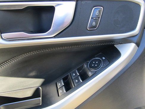 Used 2020 Ford Explorer XLT w/ Equipment Group 202A image 13