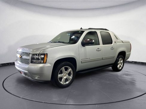Used 2013 Chevrolet Avalanche LT w/ All-Star Edition AWD/4WD image 3