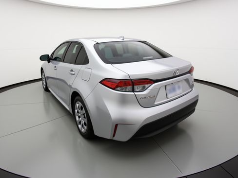 Used 2025 Toyota Corolla LE image 6