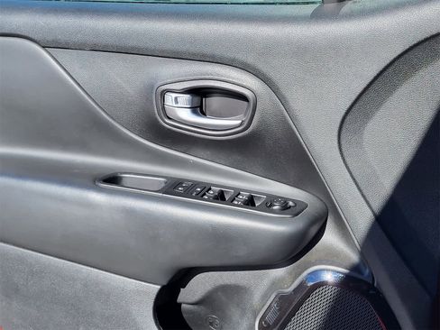 Used 2022 Jeep Renegade Altitude image 15