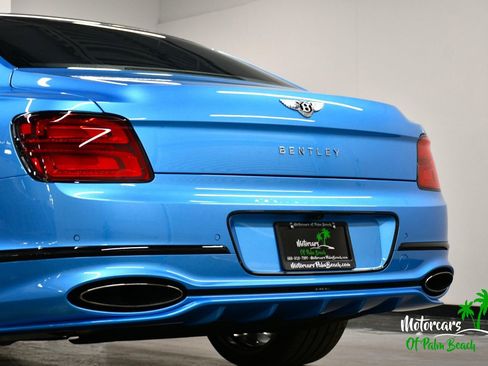 Used 2025 Bentley Flying Spur Plug-In Hybrid image 67