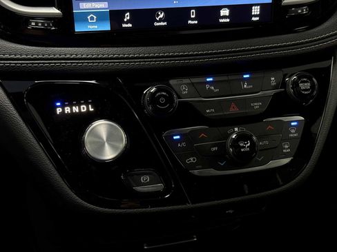 New 2026 Chrysler Pacifica Select FWD image 22