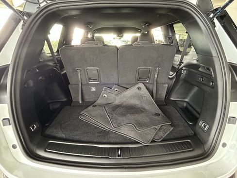 Used 2025 Jeep Grand Cherokee L Laredo image 44