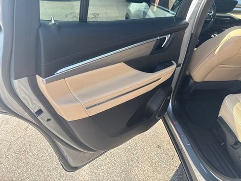 Used 2026 Buick Enclave Preferred w/ Power Package FWD image 32