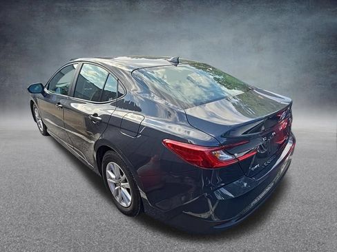 Used 2025 Toyota Camry LE FWD image 5