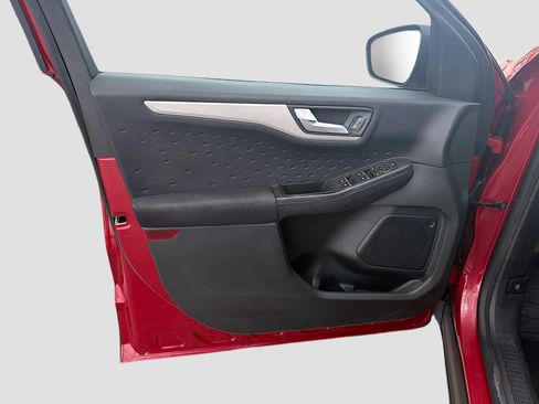 Used 2020 Ford Escape SE image 21