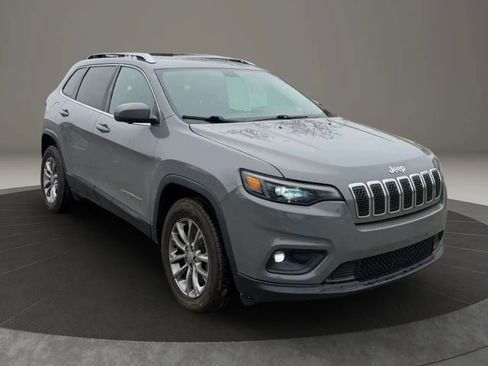 Used 2019 Jeep Cherokee Latitude Plus w/ Comfort/Convenience Group AWD/4WD image 1