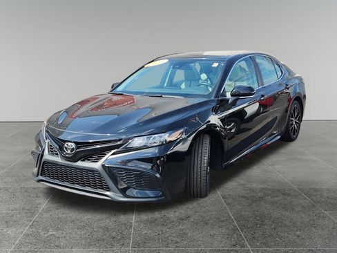 Certified 2023 Toyota Camry SE image 3