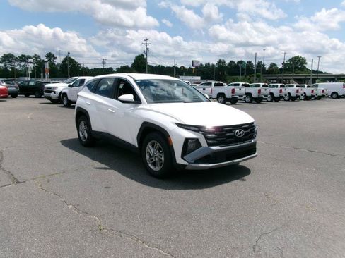 Used 2025 Hyundai Tucson SE FWD image 4