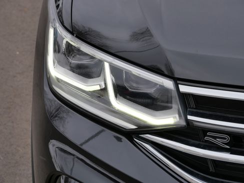 Certified 2022 Volkswagen Tiguan SEL R-Line image 16