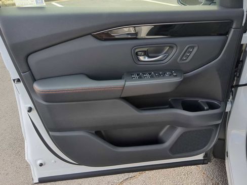 New 2025 Honda Pilot TrailSport image 11