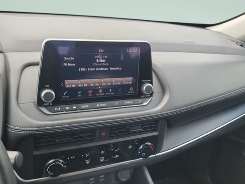 Used 2024 Nissan Rogue S FWD image 14