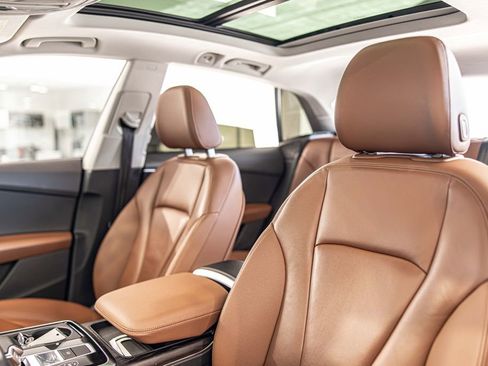 Used 2022 Audi Q8 Premium image 19