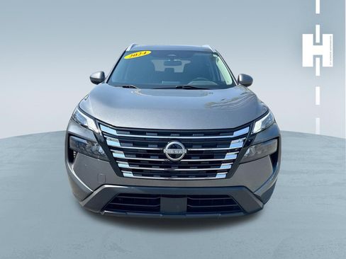 Used 2024 Nissan Rogue SV w/ SV Premium Package image 2