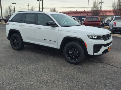New 2026 Jeep Grand Cherokee Altitude AWD/4WD image 1