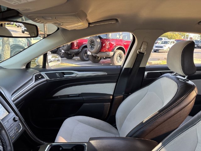 Used 2019 Ford Fusion SE w/ Equipment Group 151A FWD image 13