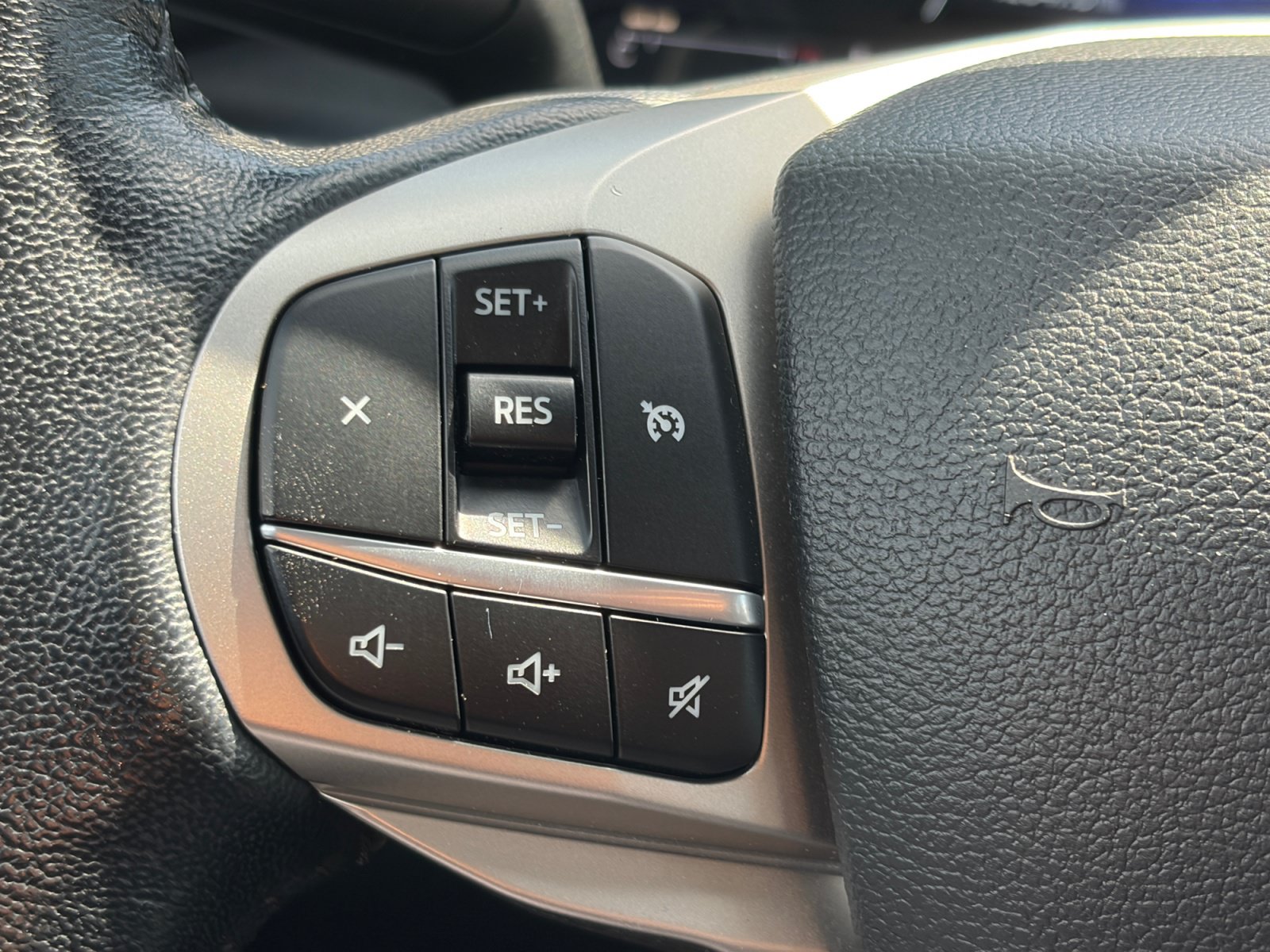 Used 2022 Ford Explorer XLT w/ Equipment Group 202A AWD/4WD image 18