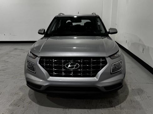 Used 2025 Hyundai Venue SEL FWD image 11