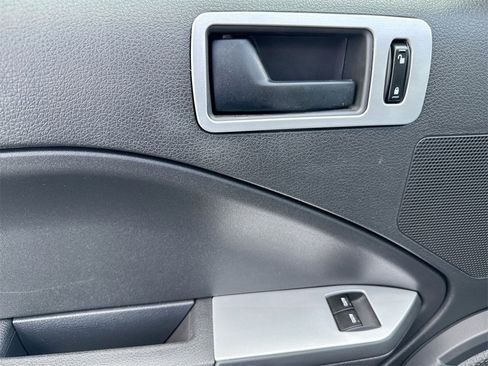 Used 2005 Ford Mustang GT Premium image 19