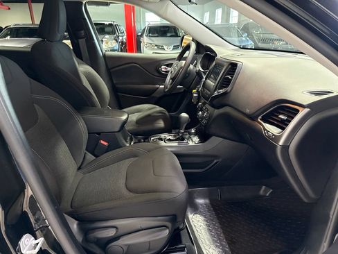 Used 2020 Jeep Cherokee Latitude AWD/4WD image 33