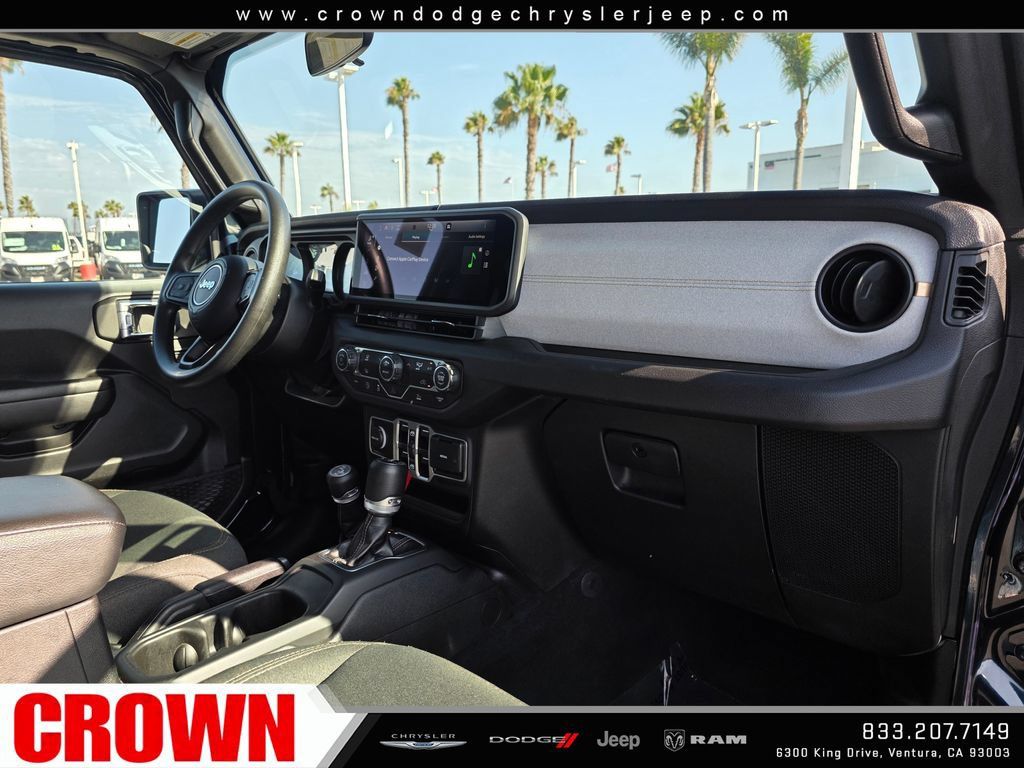 Used 2025 Jeep Gladiator Mojave AWD/4WD image 12