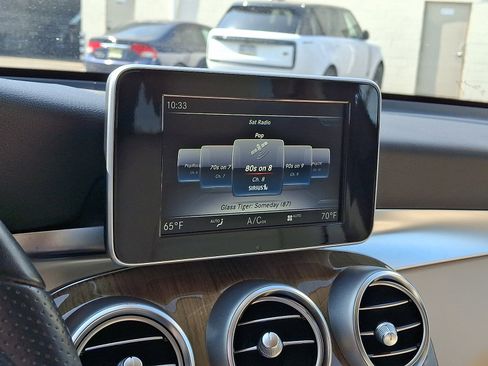 Used 2019 Mercedes-Benz GLC 300 4MATIC image 18