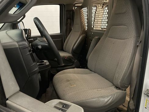 Used 2017 GMC Savana 2500 RWD image 9