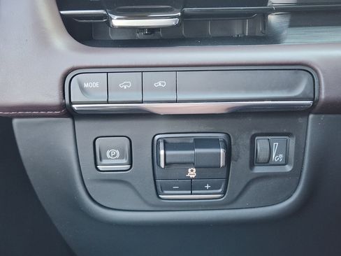 Used 2022 Cadillac Escalade ESV Sport Platinum w/ LPO, ONYX Package image 20