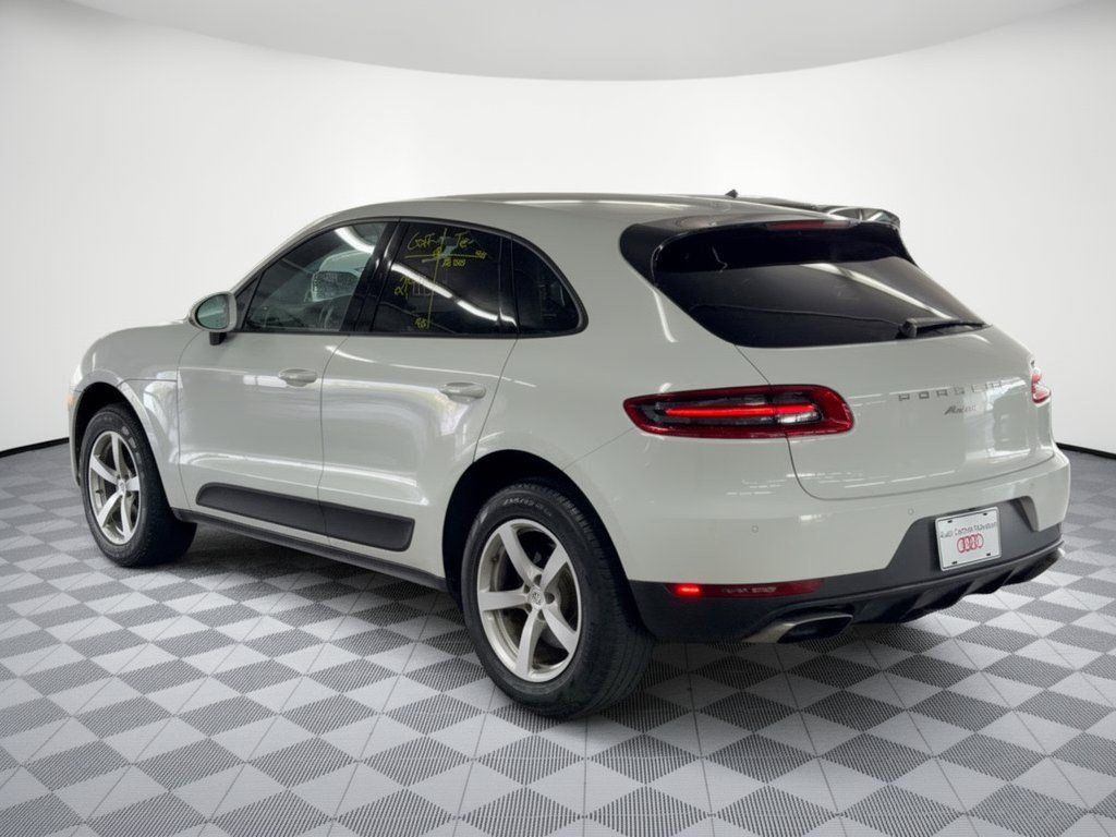 Used 2018 Porsche Macan AWD/4WD image 3