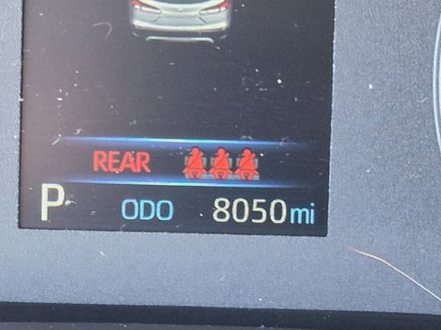 Used 2025 Toyota Corolla Cross LE w/ Moonroof Package image 28