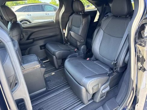 Used 2026 Toyota Sienna Platinum AWD/4WD image 17