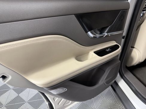 Used 2022 Lincoln Corsair Standard w/ Premium Package image 27