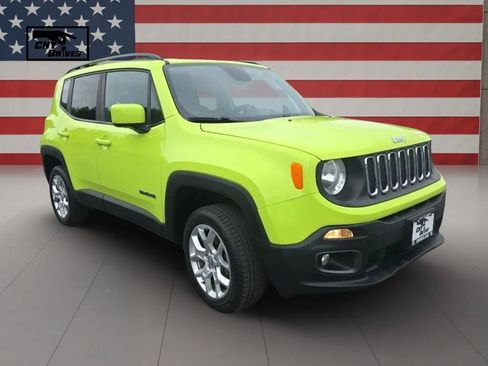 Used 2018 Jeep Renegade Latitude AWD/4WD image 3