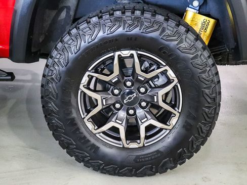 Used 2024 Chevrolet Colorado ZR2 w/ ZR2 Convenience Package III AWD/4WD image 10