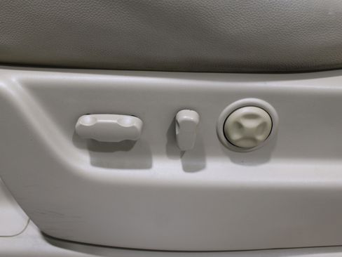 Used 2011 Chevrolet Suburban LTZ image 4