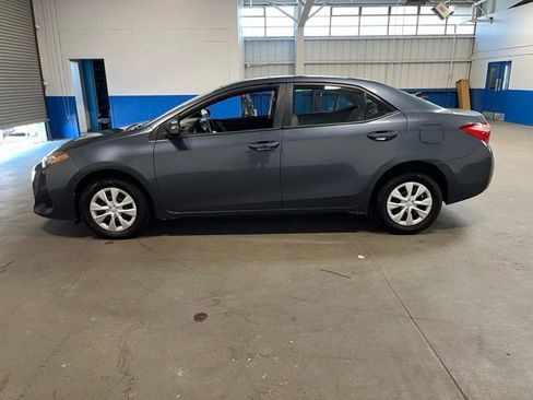 Used 2017 Toyota Corolla L w/ Carpet Mat Package (TMS) FWD image 6
