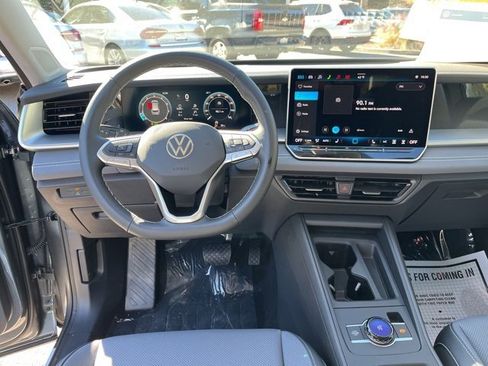 New 2026 Volkswagen Tiguan SE image 15