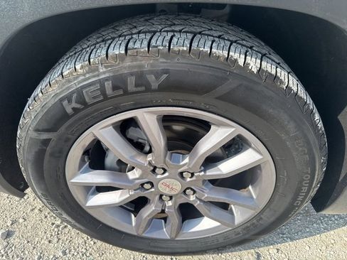 Used 2023 GMC Terrain SLT image 26