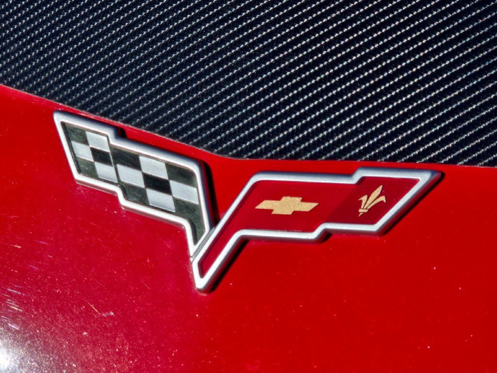 Used 2005 Chevrolet Corvette Coupe w/ Preferred Equipment Group RWD image 3