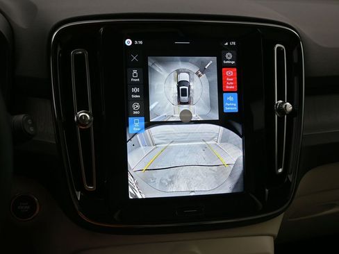 New 2026 Volvo XC40 B5 Ultra w/ Climate Package image 13