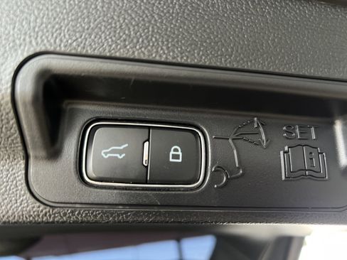 Used 2022 Ford Explorer ST w/ ST Street Pack image 17