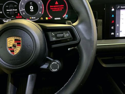 Used 2024 Porsche Cayenne image 22