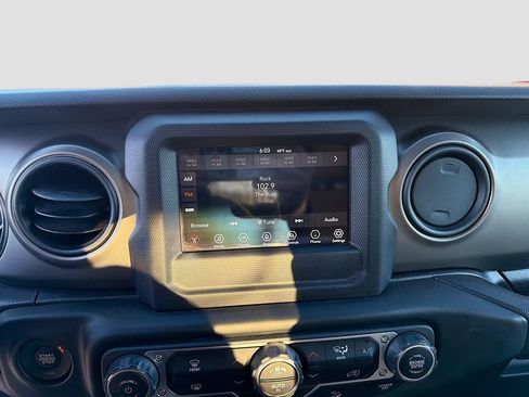 Used 2021 Jeep Wrangler Unlimited Sport image 30