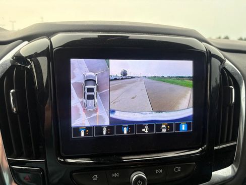 Used 2023 Chevrolet Traverse LT w/ LT Premium Package AWD/4WD image 18