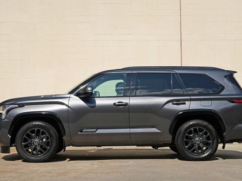 Used 2023 Toyota Sequoia Platinum AWD/4WD image 9