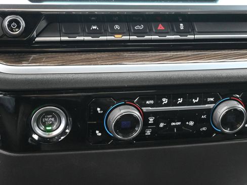 Used 2022 Chevrolet Silverado 1500 LT image 24