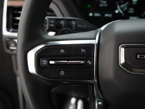 Used 2025 GMC Yukon Denali AWD/4WD image 32